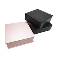 Usine de couverture de pasties de mamelon en silicone personnalisée haut de gamme en gros avec doublure en papier magnétique et insert en éponge
