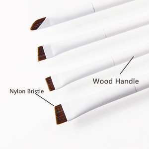 Lot de 4 pinceaux de maquillage vegan blancs et noirs : pinceau plat pour fard à paupières, pinceau eyeliner, pinceau à sourcils, pinceau biseauté en nylon - Product Image 4
