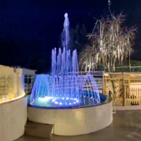Fontaine de pont sec musicalecaractéristique de l'eau de danse circulaire extérieure Jet de sol interactif avec éclairage LED violet