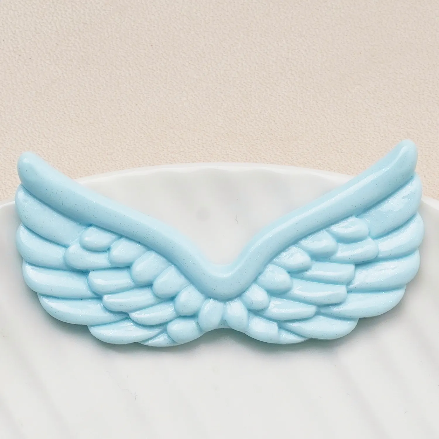 Wholesale Acrylic Wings Flatback Cabochon Resin Accessories For Refrigerator Magnet Bag Hanging DIY Hairpin Making Car Pendant