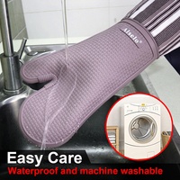 Une paire de gants de four en silicone antidérapants à rayures texturées imprimées violettes, résistants aux brûlures, pour barbecue, en coton, lavables au lave-vaisselle