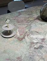 SGZ SGZ-MNHY Calcite Breccia Rosata |   Patchs de couleur vert sauge mat et rose blush |   Meubles de salle à manger polis, durables, écologiques et imperméables
