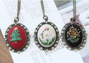 Liontin jahit bordir, kalung anting-anting jahit tangan kalung perhiasan pelat bunga, Kit bordir pemula - Product Image 4