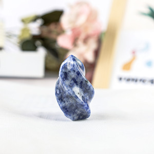 Vente en gros de pierres précieuses naturelles, cristal de quartz hématite de 30 mm en forme libre, torche de cristal de quartz pour la décoration - Product Image 4