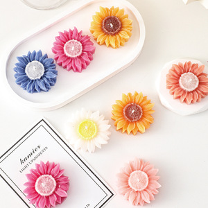 Vela Aromática de Girasol y Margarita, Hecha a Mano con Cera de Soya, Vela Floral para Decoración del Hogar, Accesorio para Fotos, Recuerdo para Fiestas - Product Image 1