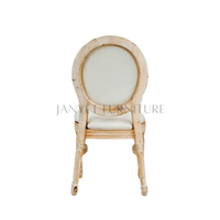 Chaises empilables en bois naturel Louis pour banquets, mariages et salles de réception