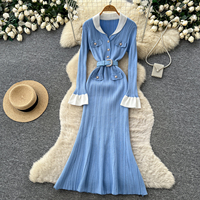 Robe midi en tricot côtelé à col contrastant et ceinture, style vintage français pour femme, manches longues, coupe ajustée élégante pour l'automne