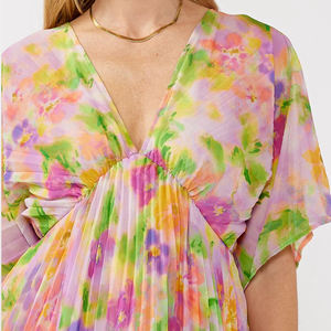 Robe courte plissée à col en V, imprimé floral aquarelle bohème estival, robe en mousseline de polyester 100% personnalisée - Product Image 5