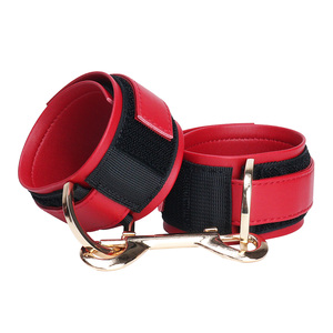 Наручники для взрослых DV9004 черно-красные, для БДСМ, обеспечивают интенсивное смирение в ролевых сценариях. - Product Image 3