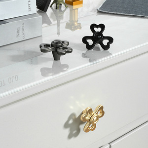 Modern Minimalist Heart Shape Cabinet Handle Zinc Alloy Rotatable Wardrobe Drawer <b>Knob</b> Nordic Style Easy Installation - Product Image 3