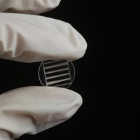 Prisme cylindrique cémenté sur mesure en verre optique BK7, lentille cylindrique achromatique pour le façonnage du faisceau laser et la correction de l'astigmatisme