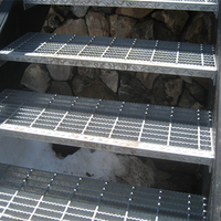 Marches d'escalier en acier dentelé galvanisé à chaud, antidérapantes, robustes, pour plateformes et passerelles industrielles