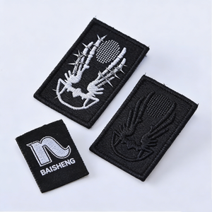 Etichette Personalizzate in Stile Tech Nero, Etichette Ricamate in Tessuto Resistente per Abbigliamento, Streetwear e Accessori - Product Image 2