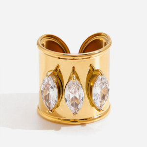 Anello Aperto Classico J&D in Acciaio Inossidabile Placcato Oro 18K con Pietra Marquise - Fascia Regolabile Placcata Oro 18K - Product Image 1