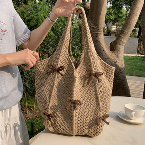 Bolso tote de punto de malla con lazo, detalles de cinta negra, bolso de hombro calado blanco crema, estilo cafetería parisina, logotipo personalizado, MOQ bajo, B2B - Product Image 2