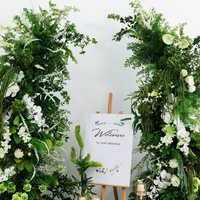 Arche de fleurs artificielles en tissu de soie hautement recommandée, arche de fleurs artificielles vertes pour les arrangements floraux de mariage