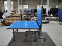 Nouvelle conception de table de ping-pong pliable d'extérieur en aluminium de 6 mm avec emplacement pour raquettes et balles pour l'entraînement