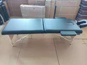 <span class=keywords><strong>Table</strong></span> <span class=keywords><strong>de</strong></span> <span class=keywords><strong>massage</strong></span> pliable portable <span class=keywords><strong>haut</strong></span> <span class=keywords><strong>de</strong></span> <span class=keywords><strong>gamme</strong></span> en bois avec trou pour le visage, hauteur réglable pour utilisation en salon - Product Image 4