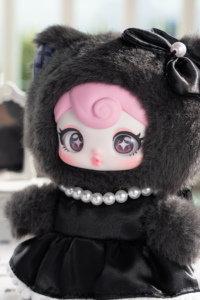 Autentico Peluche 'Rebellious Sweetheart' di Sunycoco in Scatola Misteriosa, Charm per Borse in ABS e Poliestere, 12+ Anni, Regalo Perfetto per Ragazze - Product Image 2