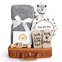 Panier de cadeaux de douche de bébé trucs essentiels couverture bébé Lovey chaussettes nouveau-né carte de voeux en bois coffret cadeau bébé nouveau-né