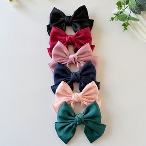 高品質無地サテン生地ヘアクリップ 女の子向けファッションボウ スプリングクリップ 卸売価格 ボウノットメタルスプリングクリップ - Product Image 4