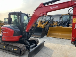 Miniexcavadora de cadenas Kubota KX057-4 usada original de Japón, excavadora pequeña de 5.5 toneladas con motor V2607, giro de cola cero, disponible en stock. - Product Image 4