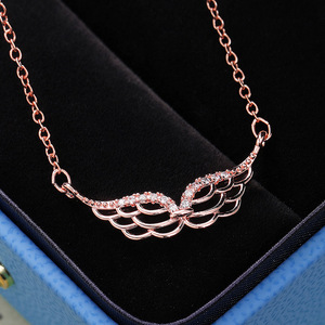 Collana con ciondolo a forma di piuma per donna, gioielli eleganti e alla moda - Product Image 1