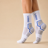 Chaussettes de sport en coton mi-mollet avec logo personnalisé, design gratuit, absorbant les chocs, pour le basketball et l'entraînement, chaussettes de sport pour hommes en tissu éponge