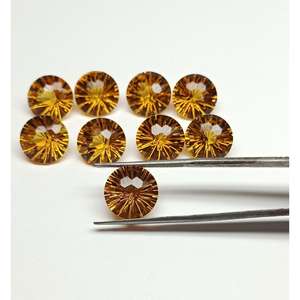 Zafiro Dorado de Alta Calidad, Tratado Térmicamente, Creado en Laboratorio, 10x10 mm, Corte Fuegos Artificiales, Nuevo Producto - Product Image 1