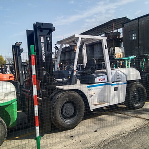Chariot élévateur lourd d'origine japonaise TCM FD100, capacité de charge nominale de 10 tonnes, moteur diesel Isuzu durable, faible coût de carburant, mât à trois sections. - Product Image 3