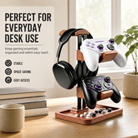 Support de casque en bois à 3 niveaux pour vente en gros, support triple pour casque de jeu, présentoir de bureau à cadre métallique avec plateau de rangement OEM ODM