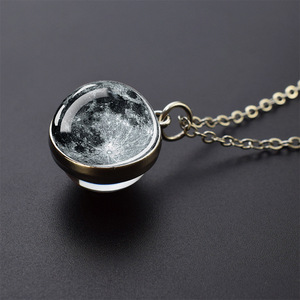 Collier Lune Luminescent Système Solaire <span class=keywords><strong>Terre</strong></span> Jupiter Mercure Neptune Voie Lactée Pendentif Boule <span class=keywords><strong>de</strong></span> <span class=keywords><strong>Verre</strong></span> 20MM Lumineux dans le Noir - Product Image 4