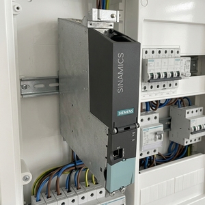 Unidad de Control SINAMICS S120 Original Nueva 6SL3040 1NB00 0AA0 Extensión Numérica NX10.3 en Stock - Product Image 4