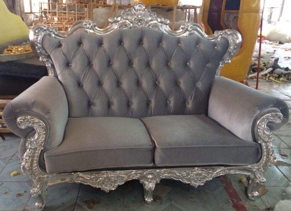 สีเทาเข้ม