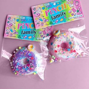 Juguetes Sensoriales de PVC Hechos a Mano para Desestresar, Bolas Antiestrés de Donut y Pan Simulados, Juguetes Blandos de PVC para la Familia - Product Image 2