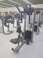 Fortalece tu espalda con la máquina de remo sentado ROSEN Select con pila de pesas para entrenamiento en gimnasios comerciales