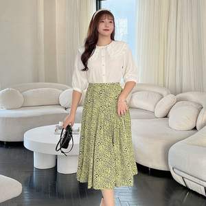 Blusa de Chifón para Mujer Runqi N8274, Color Blanco Sólido, Cuello Peter Pan, Adorno con Volantes, Manga Corta, para Uso Diario - Product Image 1