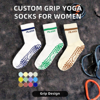 Chaussettes de yoga antidérapantes en tricot personnalisées à faible MOQ pour jeunes femmes, avec revers antidérapant, marque privée, pour Pilates, chaussettes d'été