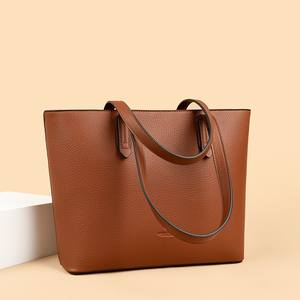 Sac fourre-tout tendance pour femme en PU. Sac à main de créateur unique. La doublure est en polyester.8256 - Product Image 4