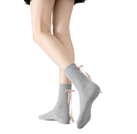 Chaussettes de sport antidérapantes avec logo personnalisé, chaussettes de Pilates pour femmes, chaussettes personnalisées antidérapantes en coton pour le yoga