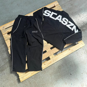 Ensemble de survêtement en nylon personnalisé pour usine de vêtements, comprenant une veste zippée et un pantalon en nylon, ensemble 2 pièces, style streetwear coupe-vent - Product Image 1