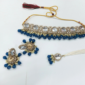 Boucles d'oreilles de mariage indien en alliage plaqué or vintage avec motif de cloche de perle d'imitation ensemble de perles à la mode pour les femmes en gros - Product Image 1