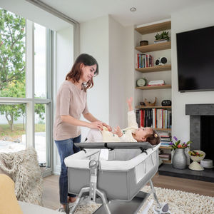 Cuna Portátil para Bebé con Ruedas, Altura Ajustable, Cesta de Almacenamiento y Ventana de Malla para Recién Nacidos - Product Image 5