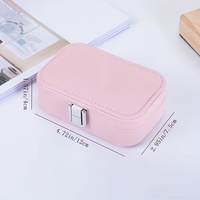 Boîte à bijoux de voyage rectangulaire moderne en cuir PU, personnalisable, avec fermeture à bouton, portable, pour ranger bagues, boucles d'oreilles et colliers - Vente en gros