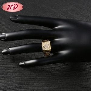 Anillo de Hombre con Baño de Oro, Modelo con Diamantes, Regalo para Novio - Product Image 5