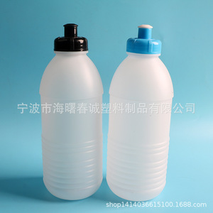 ขวดน้ำพกพาสำหรับเล่นกีฬากลางแจ้ง ชุนเฉิง 900 มล. ผลิตจากพลาสติก HDPE ความจุขนาดใหญ่ พร้อมพวยกา สำหรับการเดินป่าและการเดินทาง - Product Image 2