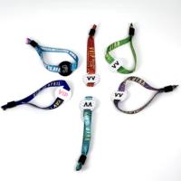 Solution de contrôle d'accès et de promotion de marque RFID pour les organisateurs d'événements : cartes RFID en bois, cartes PVC et bracelets tissés en gros
