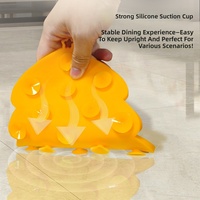 Tapis de léchage pour chien en silicone souple, distributeur de nourriture lent avec ventouses et plateau d'entraînement triangulaire pour chiens et chats