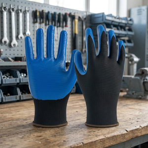 Gants de travail Gekko en polyester à texture écaille de poisson, bleus, enduits de nitrile, antidérapants, résistants à l'abrasion, avec poignet tricoté, 10 mil - Product Image 2