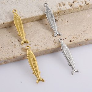 Pendentif petit poisson en acier inoxydable 304 plaqué or 18 carats, breloque animale sur le thème de l'océan pour collier, bracelet, bijoux - Product Image 2